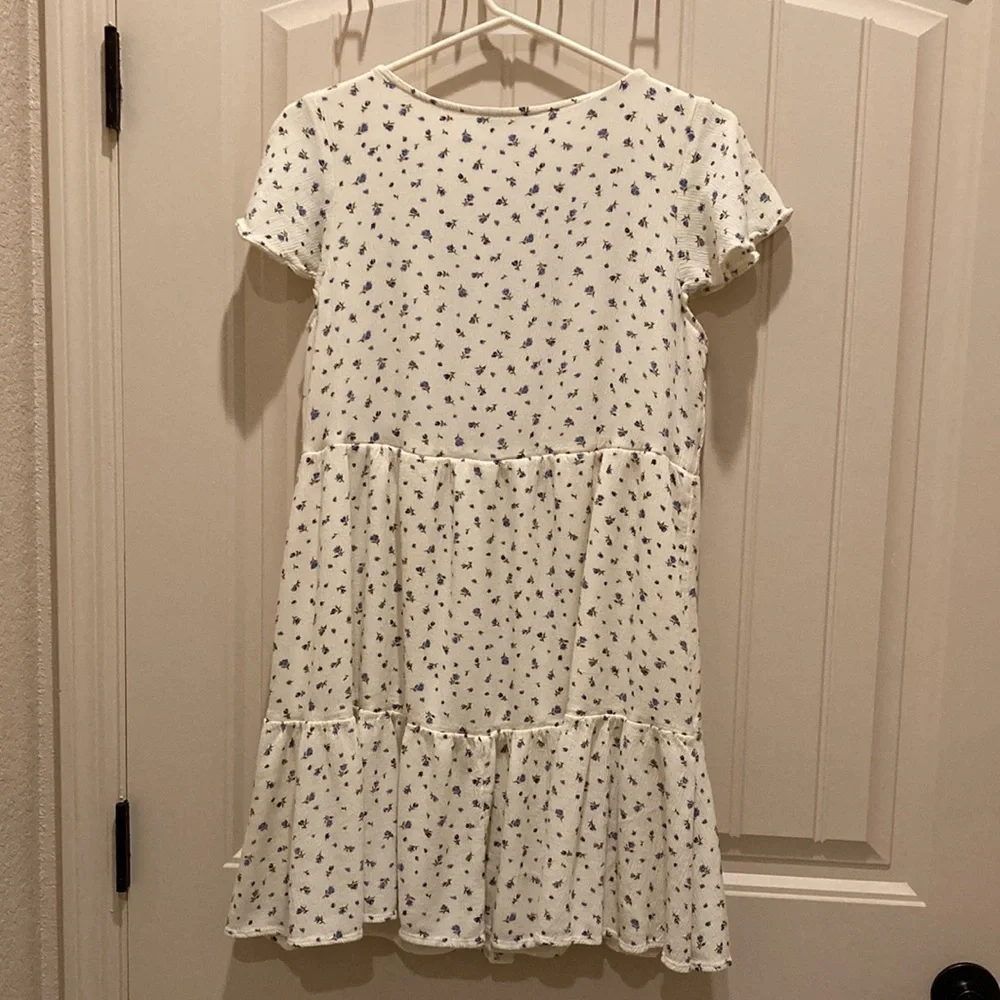 American Eagle V-Neck Flutter Sleeves Flowy Cream Color with Flowers Size M - Picture 5 of 9